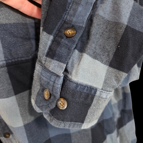 Carhartt Navy and Light Blue Plaid Men's Flannel Shirt Size XL - Picture 2 of 7